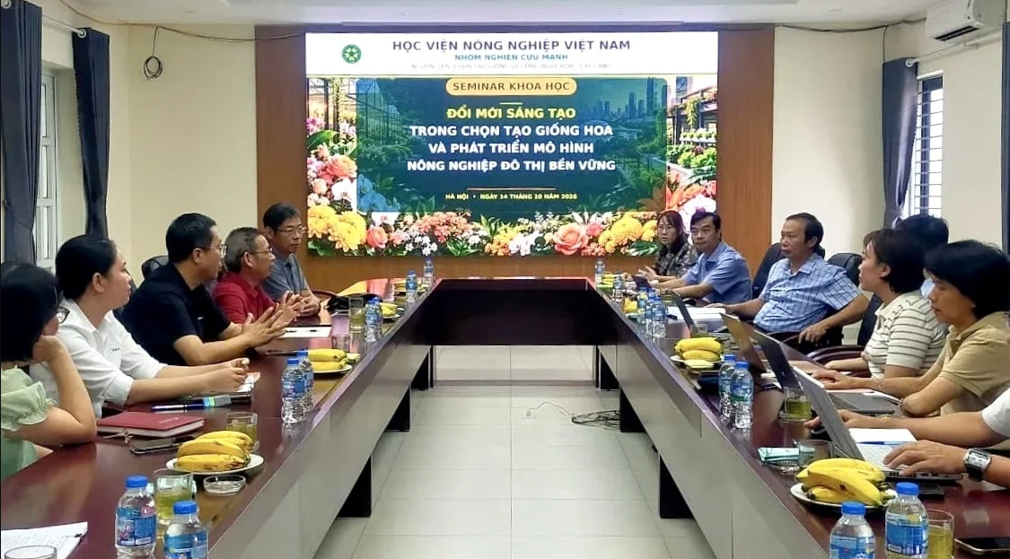 Viet Nam, China exchange ideas on flower breeding